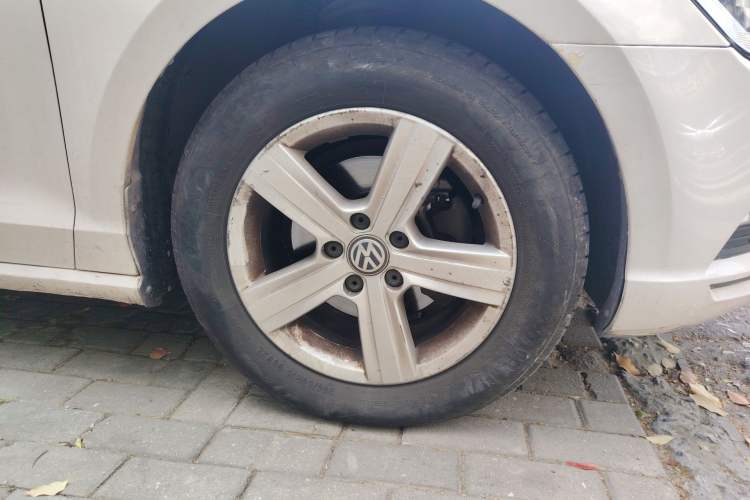 Used Volkswagen Lamando 2015 230TSI DSG Fashion Edition Right Front Wheel Hub