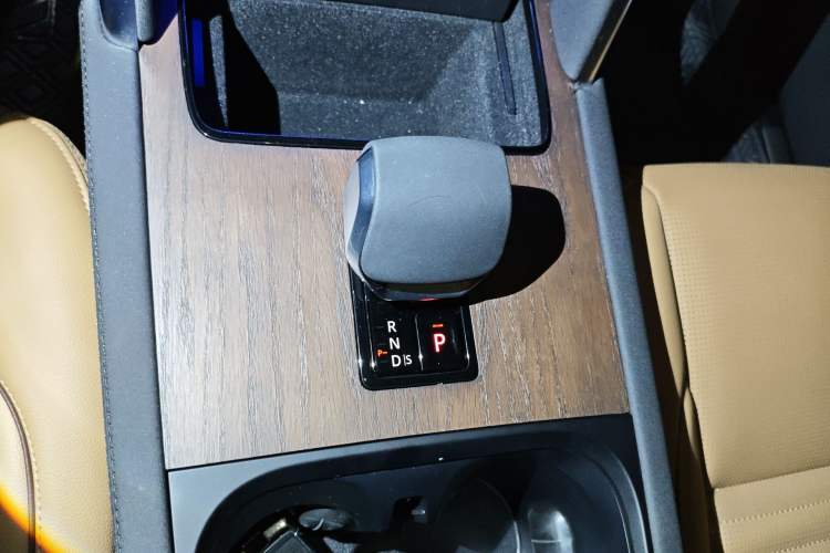 Used Land Rover Discovery Sport 2024 Performance Tech Edition Gear Lever