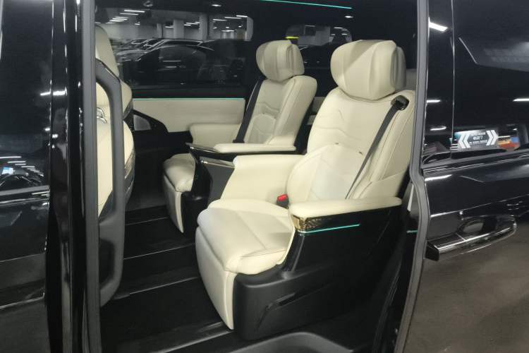 Used GAC Trumpchi M8 2023 Zongshi Series Dual-Motor YuZun Edition Left Rear Seat