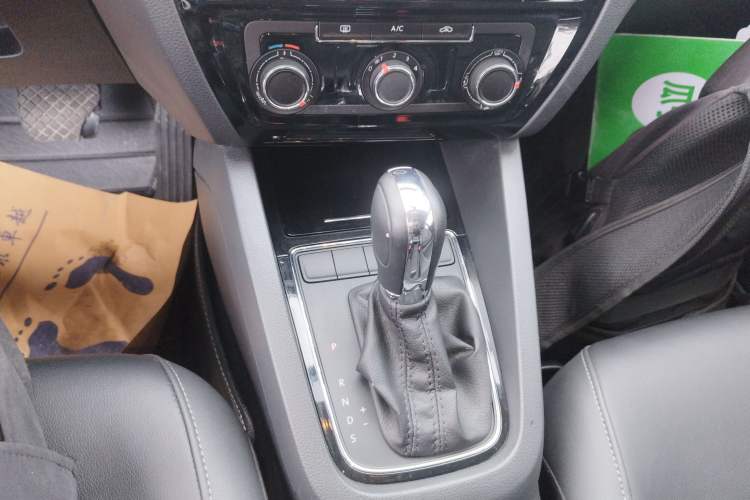 Used Volkswagen Sagitar 2015 1.6L Automatic Comfort Model
