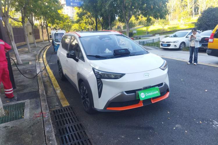 Used AION Y 2021 70 Enjoyment Tech Edition Front Right 45 Deg