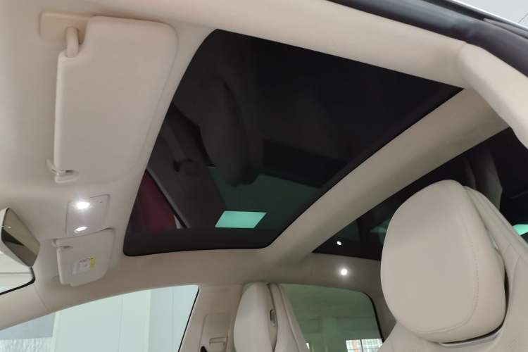 Used Hima Luxeed S7 2025 705 km Max Headliner