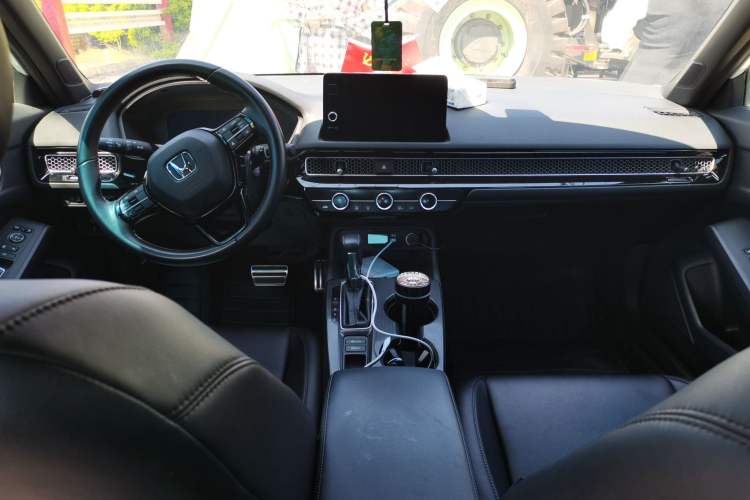 Used Honda Civic 2022 240TURBO CVT Dynamic Edition Center Console