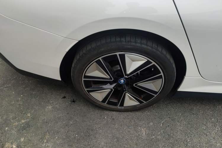 Used BMW i3 2023 eDrive 40 L Midnight Sports Package Right Rear Wheel Hub