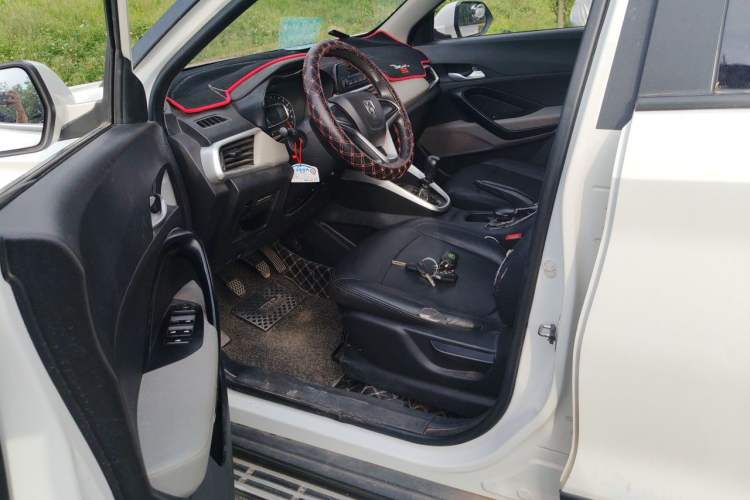 Used Baojun 510 2017 1.5L manual Comfort trim