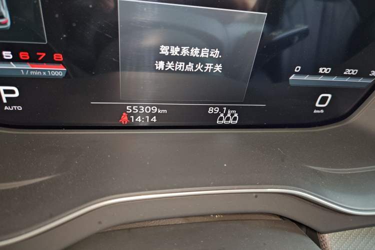 Used Audi Q5L 2022 40T Luxury Dynamic Model Odometer Close Up