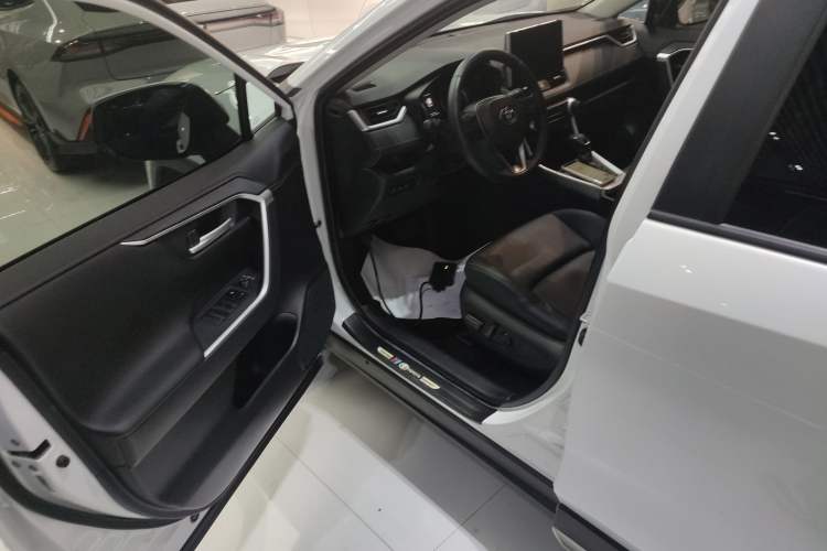 Used Toyota Wildlander 2022 2.0L CVT Two-Wheel Drive Luxury PLUS Edition
