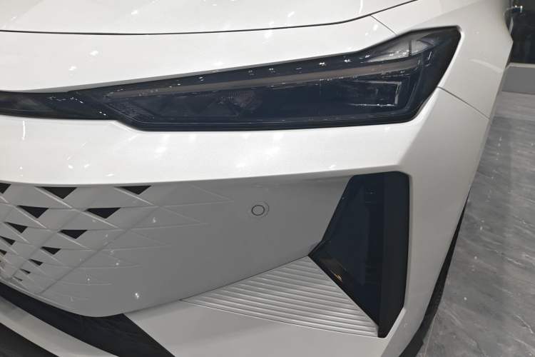 Used CHANGAN UNI-V iDD 2024 Blue Whale Smart Electric iDD 136km Luxury Model
