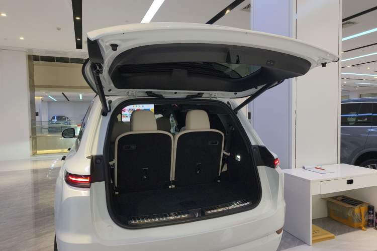 Used Li Auto L9 2025 Ultra Smart Refreshed Edition
