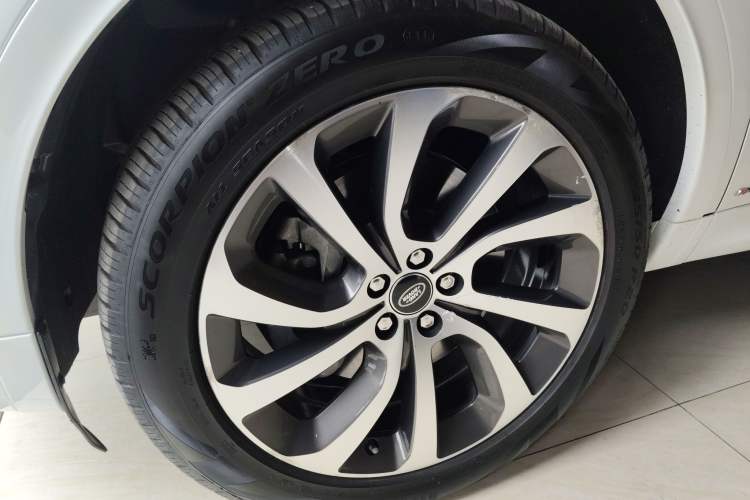 Used Land Rover Discovery Sport 2020 249 PS R-Dynamic Performance Edition Exterior 4