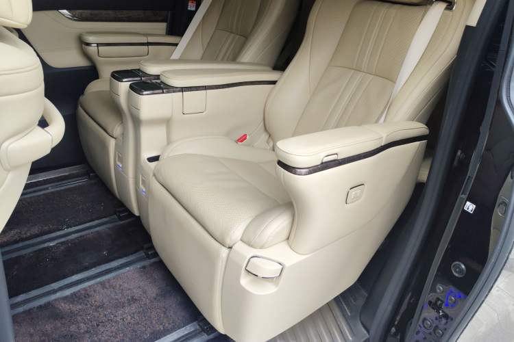 Used Toyota Vellfire 2021 Crown Dual-Engine 2.5L HV Prestige Edition Left Rear Seat