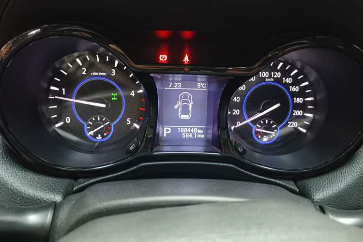 Used JMC Yusheng S350 2016 2.4T Automatic 2WD Diesel Luxury Version with Sunroof 7 Seats Instrument Cluster