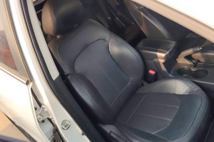 Used Hyundai ix35 2015 2.0L Automatic 2WD Smart Version China V Standard
