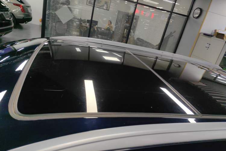 Used Cadillac XT5 2022 2.0T Two-Wheel Drive Luxury Version Roof