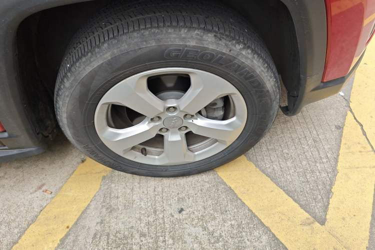 Used Jeep Compass 2017 200T Automatic Family Edition Right Front Wheel Hub