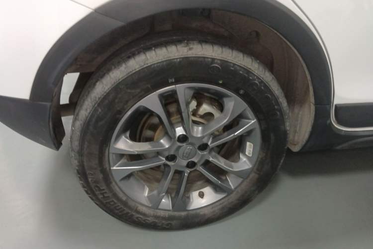 Used Geely Auto Vision X3 2020 1.5L CVT Luxury Model Right Rear Wheel Hub