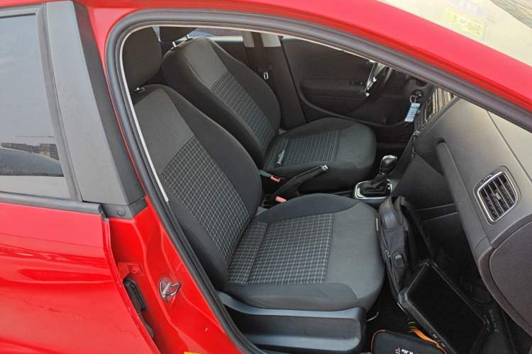 Used Volkswagen Polo 2016 1.6L Automatic Comfort Model
