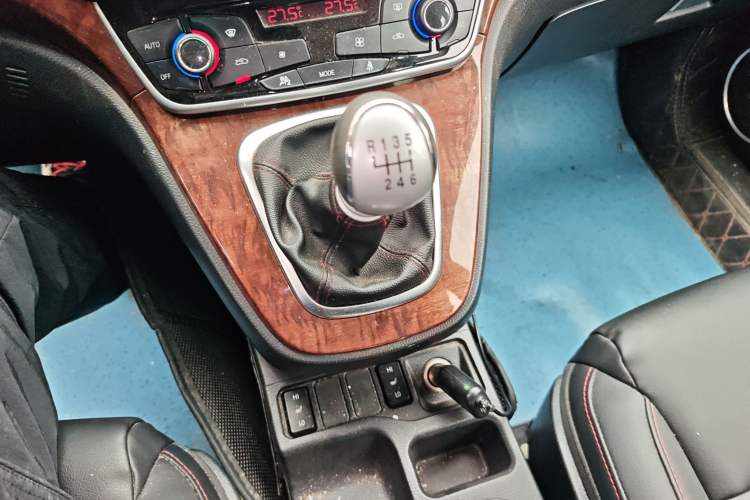 Used Haval H6 2015 Revised Version Sport Edition 1.5T Manual Transmission Two-Wheel Drive Elite Grade