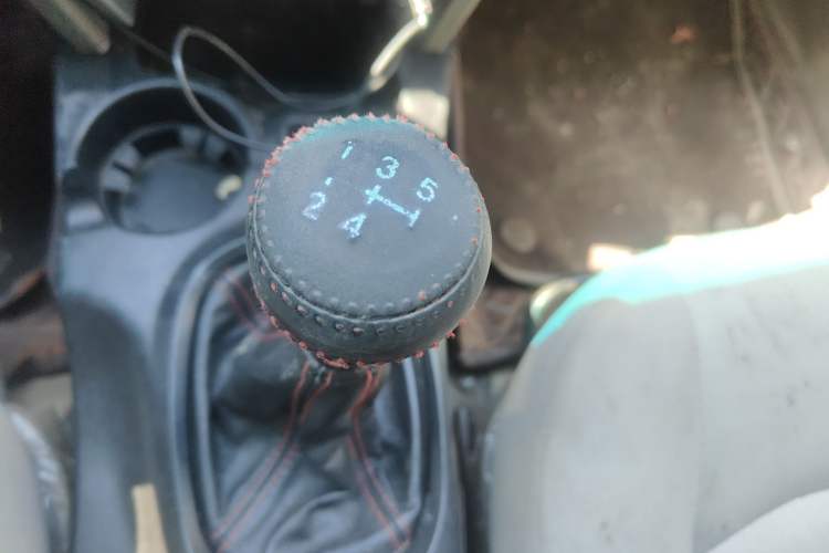 Used Huatai Santa Fe Classic 2012 2.0L Gasoline Manual Two-Wheel Drive Comfort Version Gear Lever