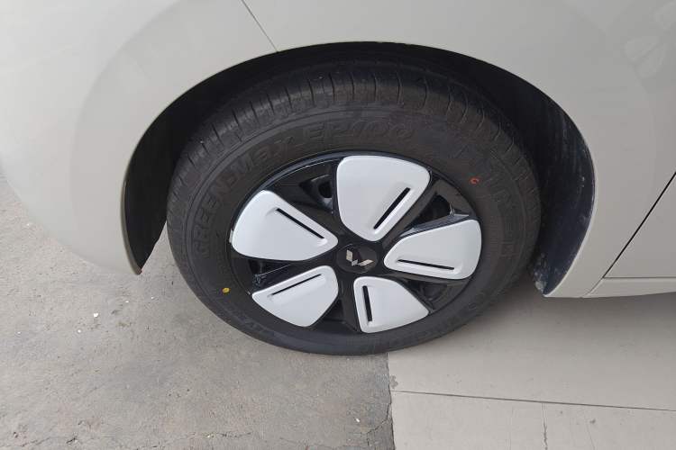 Used Wuling Hongguang MINIEV 2025 Four-Door Version Advanced Edition Left Front Wheel Hub