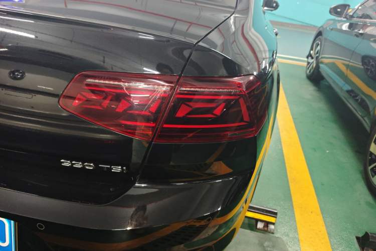 Used Volkswagen Magotan 2023 2 Million Units Limited Edition 330TSI DSG Leading Version
