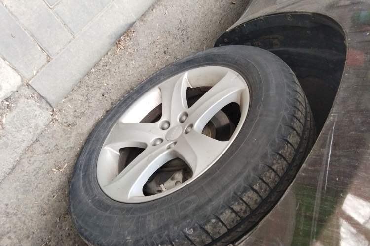 Used Geely Auto GX9 2014 2.4L Automatic Two-Wheel Drive Prestige Version Right Front Wheel Hub