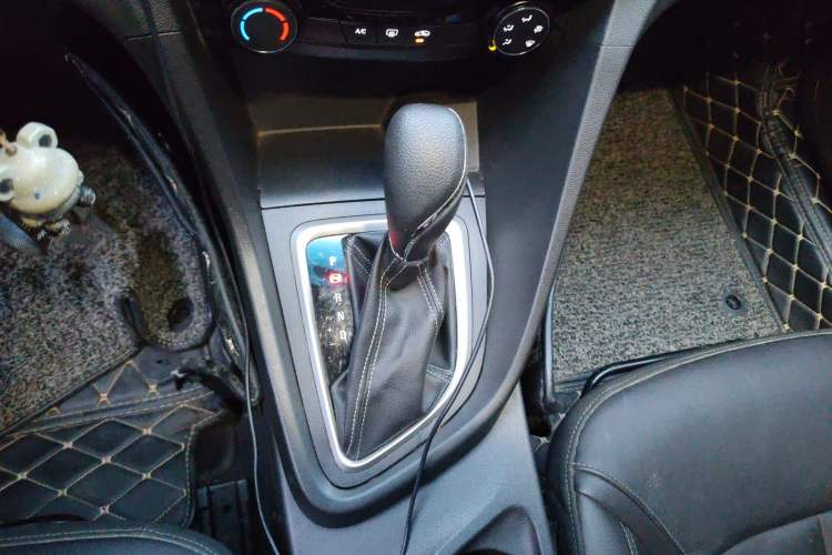 Used Buick Excelle GX 2018 18T Automatic Elite Model Gear Lever