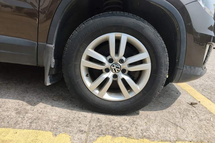 Used Volkswagen Tiguan 2013 1.8TSI Automatic Two-Wheel Drive Trend Edition Right Front Wheel Hub