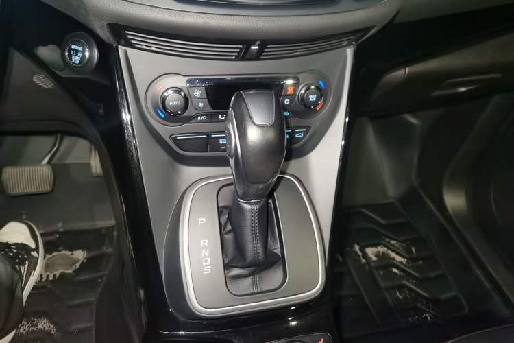 Used Ford Kuga 2015 2.0L GTDi Four-Wheel-Drive Sport Model