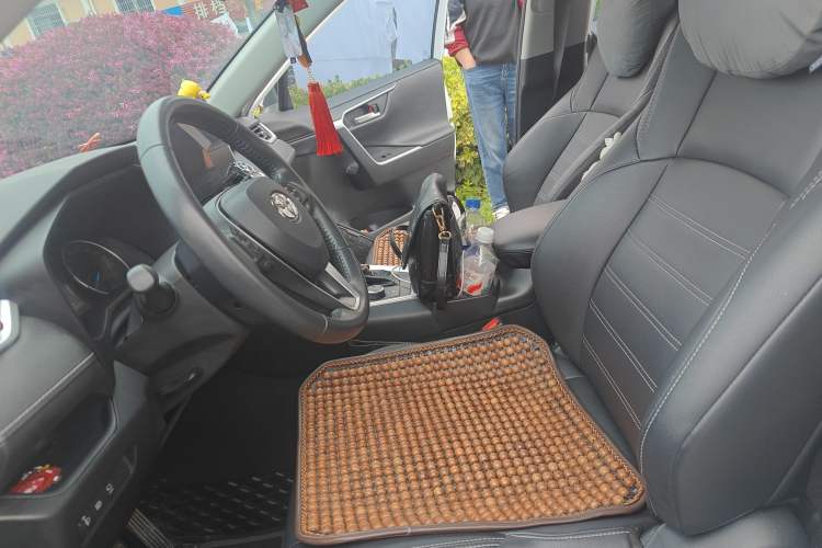 Used Toyota Wildlander 2022 Dual-Motor 2.5L E-CVT 4x4 Luxury PLUS Edition Left Front Seat