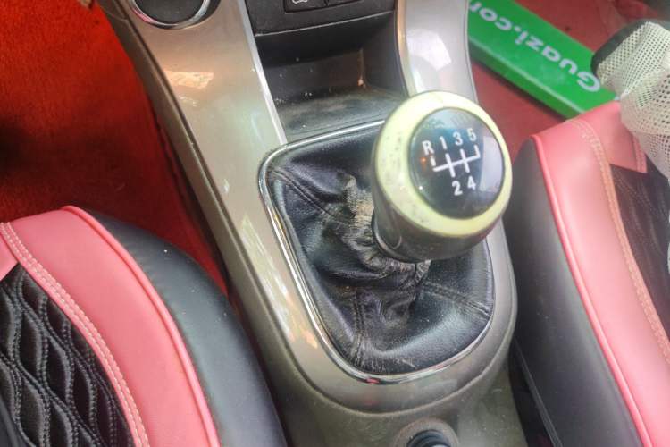 Used Chevrolet Cruze 2015 1.5L Classic SE MT Gear Lever