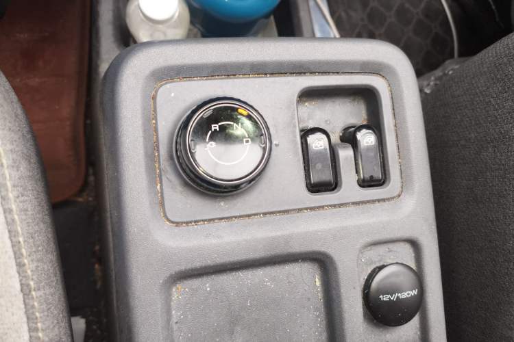 Used Wuling Yangguang 2024 300km Range Practical Window-Sealed Version 60kW Gear Lever