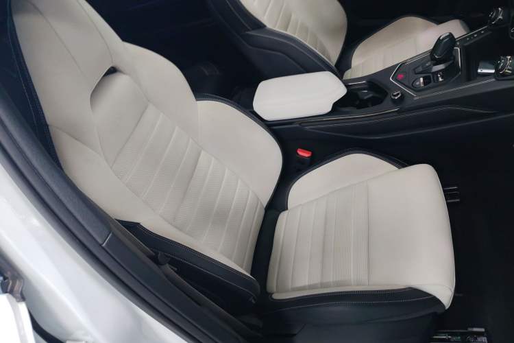 Used Lynk & Co 01 EM-P 2023 1.5TD EM-P Dawn Edition