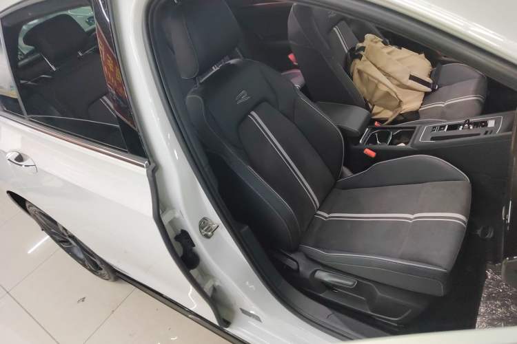 Used Volkswagen Golf 2023 Facelift 280TSI DSG R-Line Lite
