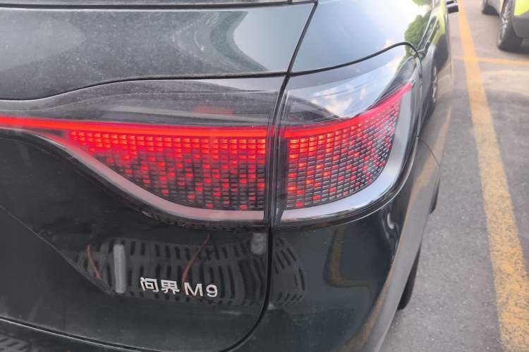 Used Hima AITO M9 2025 Extended-Range Ultra Version 52 kWh 6-Seater
