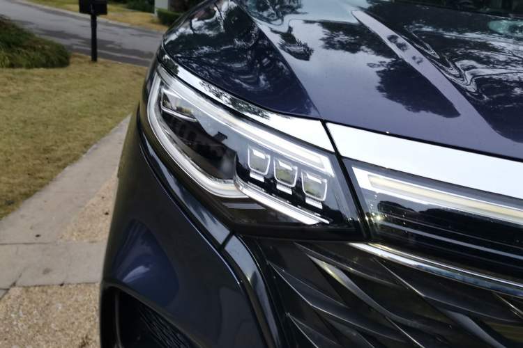 Used Roewe iMAX8 2021 400TGI Supreme Series Prestige Edition
