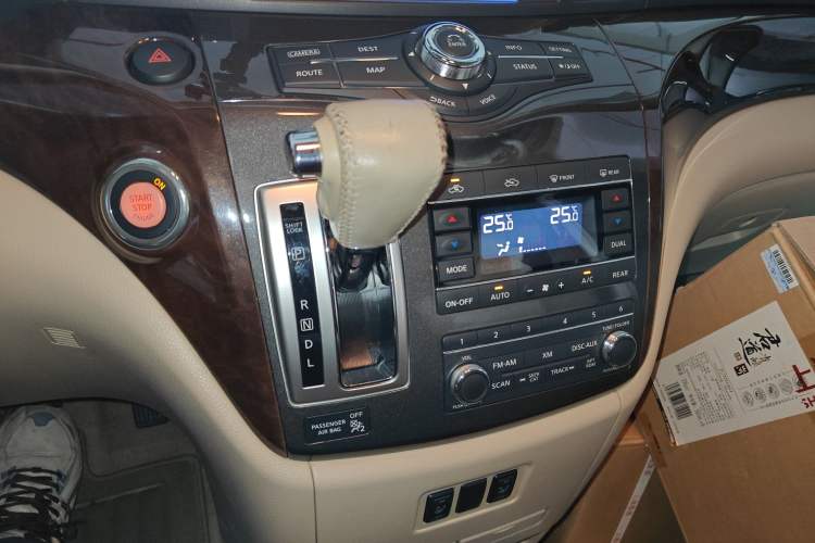 Used Nissan Quest 2015 3.5L SL Gear Lever