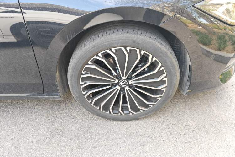 Used Volkswagen Passat 2025 Pro 380TSI Dragon Supreme Edition Right Front Wheel Hub