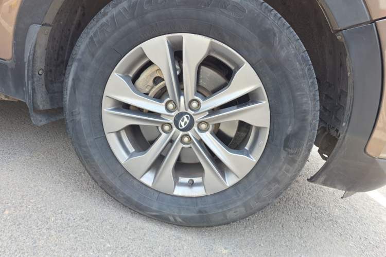 Used Hyundai Santa Fe 2013 2.4L Automatic Two-Wheel Drive Smart Version