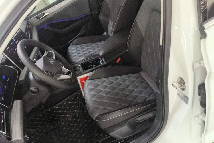 Used Volkswagen Sagitar 2025 300TSI DSG Excellence Edition Left Front Seat