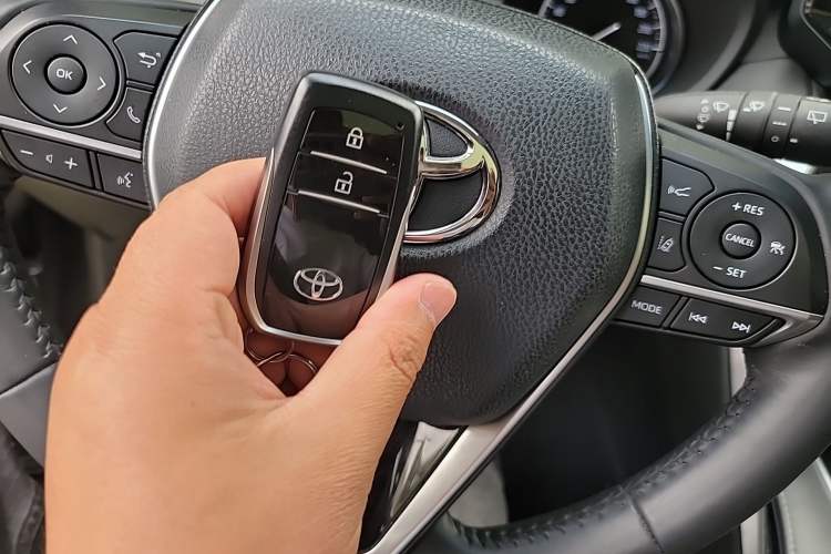 Used Toyota Harrier 2022 2.0L CVT Two-Wheel Drive Luxury Edition Vehicle Key