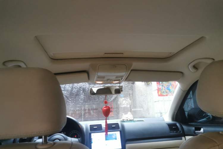 Used Volkswagen Sagitar 2010 1.4 TSI Automatic Luxury Model Headliner