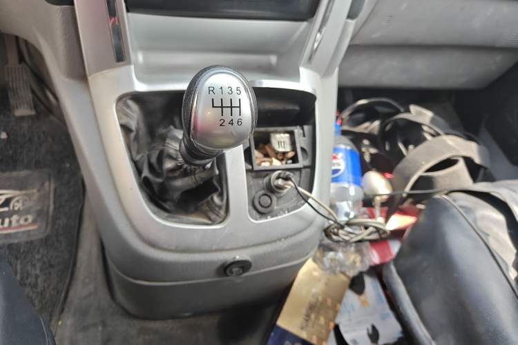 Used Foton Scenic G5 2022 2.0T Diesel Commercial Version Standard Window 5/6 Seats 4F20TC3 Gear Lever