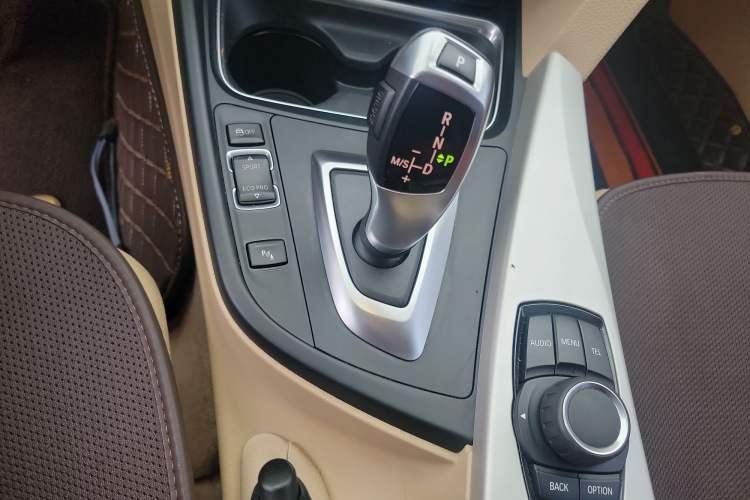 Used BMW 3 Series 2014 320Li Fashion Model
