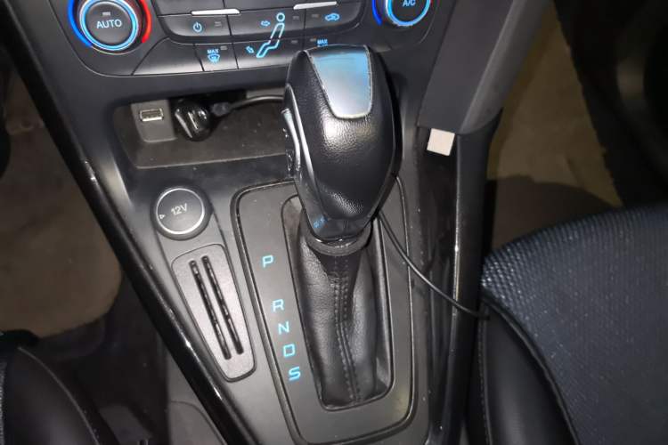 Used Ford Focus 2017 Sedan 1.6L Automatic Fashion Edition Smart Drive Version Gear Lever