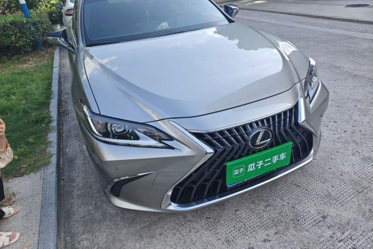 Used Lexus ES 2023 200 Excellence Edition
