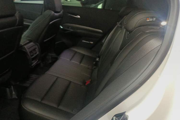 Used Cadillac XT4 2024 28T Two-Wheel-Drive Luxury Version Left Rear Seat