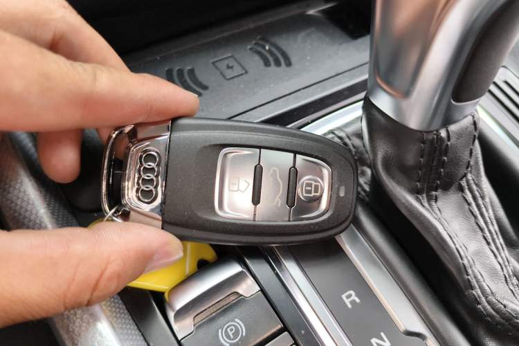 Used Audi Q5 2013 40 TFSI Technology Edition Vehicle Key