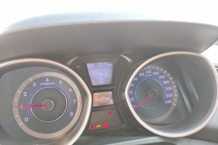 Used Hyundai Elantra (5th Generation / Langdong) 2015 1.6L Automatic Luxury Model Odometer Close Up