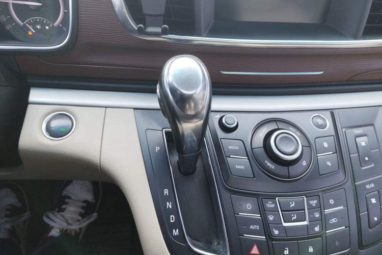 Used Buick GL8 2017 25S Prestige Version China V Standard Gear Lever